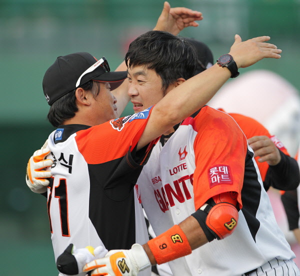 문규현 끝내기 홈런